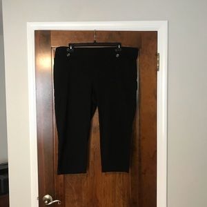 Roz & Ali Black Pull On Plus Size Capris